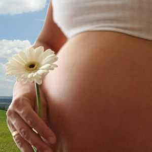 Kako se nositi s oticanje tijekom trudnoće: Savjeti za buduće majke