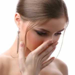 Aceton miris u nosu: uzrokuje, liječenje